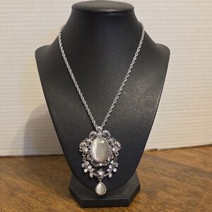 Avon Vintage Silver Tone Gemstone Pendant Necklace Roped Chain